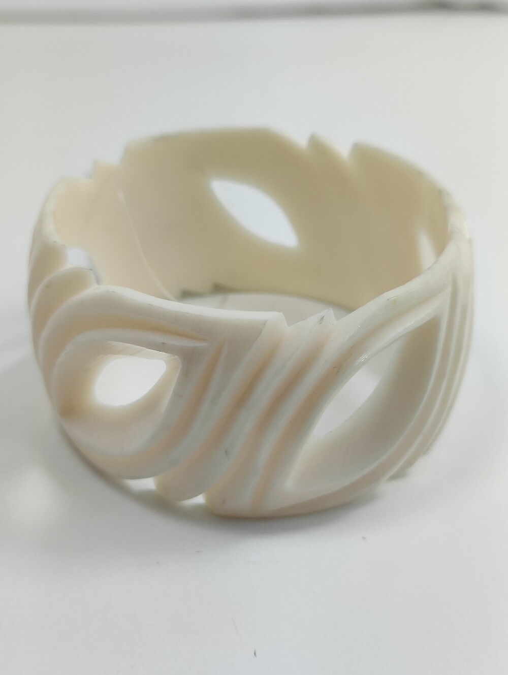 Pure Hands Sculpted Eyes Ivory White Resin Bangle Bracelet Hand Carved Statement